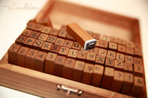 Buchstaben-Stempel aus Holz