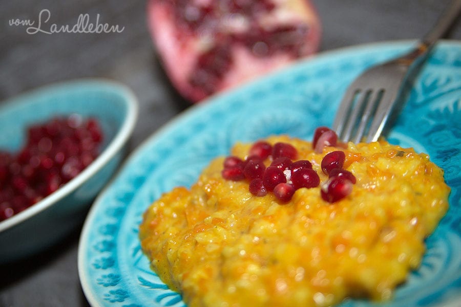Möhren-Curry-Risotto mit Granatapfel | vom Landleben