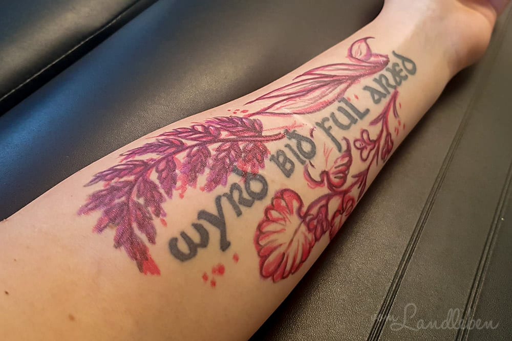 Tattoo mit Wildpflanzen - Zeichnung