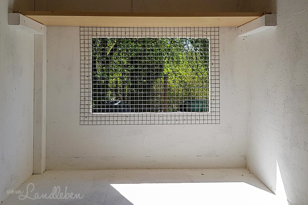 Fenster im Hühnerstall