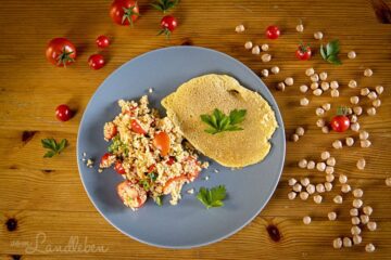 Rezept: Kichererbsen-Pfannkuchen mit Couscous-Salat